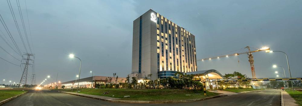 Enso Hotel Cikarang Esterno foto